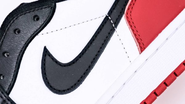 Air Jordan 1 Low OG Black Toe6