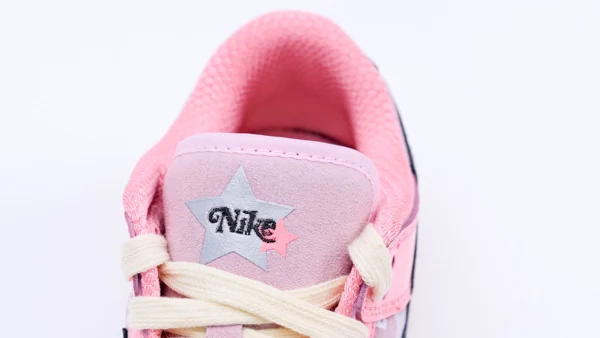 NK Dunk Low Lx Barbie11webp3