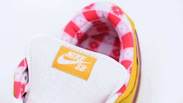 NK Dunk SB Low Yellow Lobster10webp231