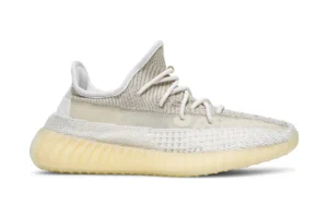 The Yeezy Boost 350 V2 Natural, 1:1 top quality reps shoes. Material and shoe type are 100% accurate.