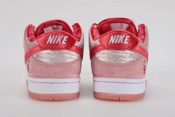 strangelove x dunk low sb valentines day special box replica 8