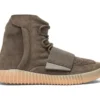 Indulge in style with the reps Yeezy Boost 750 Chocolate. The sneakers feature a rich 'Chocolate' colorway, delivering a perfect blend of luxury and comfort. Edit Snippet