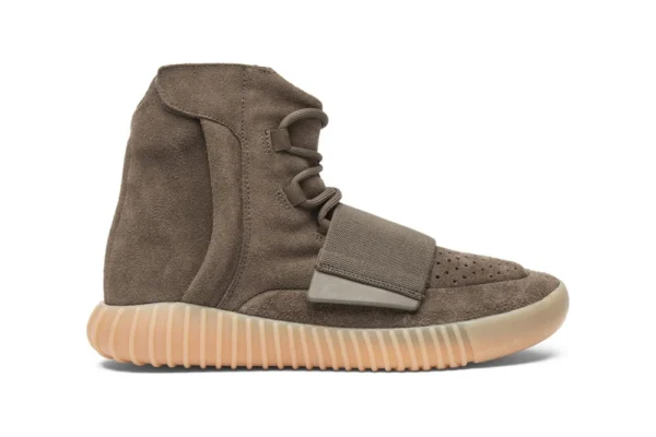 Indulge in style with the reps Yeezy Boost 750 Chocolate. The sneakers feature a rich 'Chocolate' colorway, delivering a perfect blend of luxury and comfort. Edit Snippet