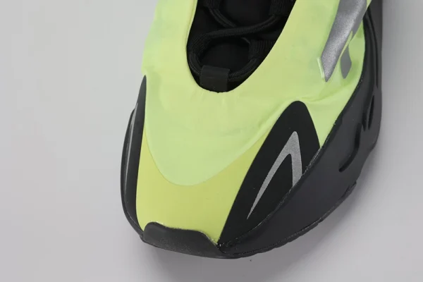 yeezy boost 700 mnvn phosphor replica 6