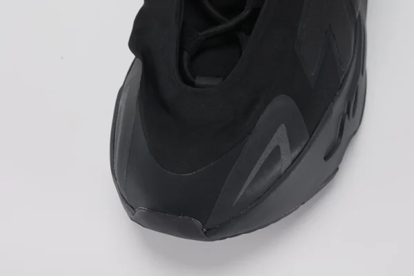 yeezy boost 700 mnvn triple black replica 6