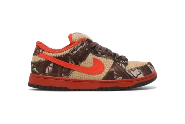 Dunk Low Pro SB Hunter Reese Forbes Replica 800x534 1